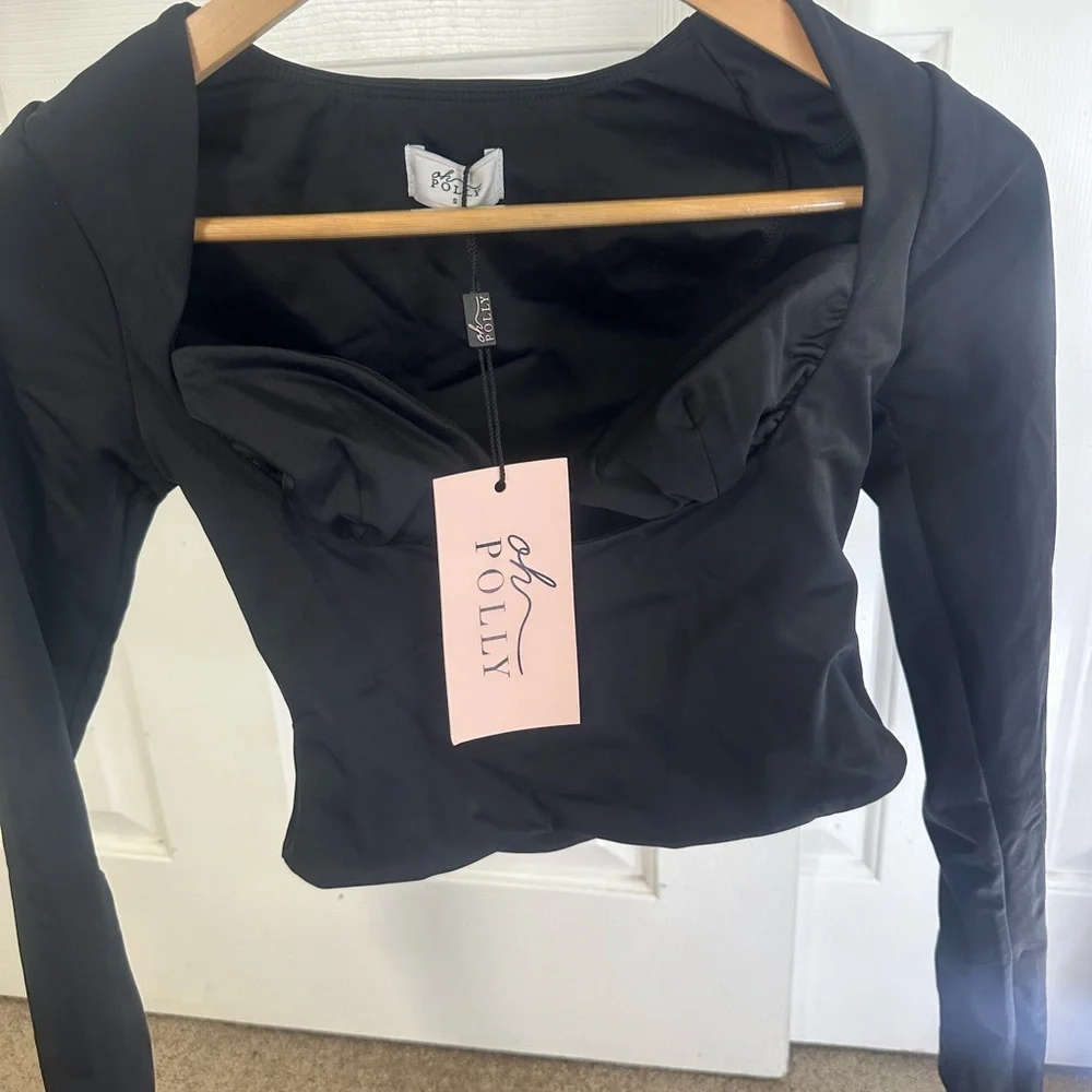 Oh Polly Black Long-Sleeve Cutout Crop Top - Picture 2 of 3